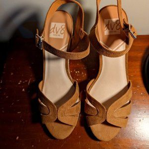 Never worn! DV8 Paloma Wedge, Cognac, size 9